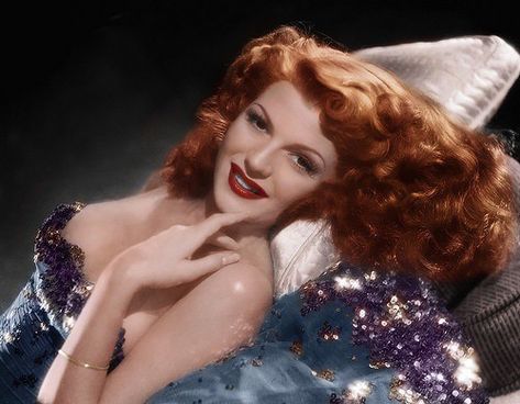 7 Redhead Celebrities Who Were Born To Have Red Hair Rita Hayworth, Oud Hollywood, 1940s Hairstyles, Pin Curls, Actrices Hollywood, Hollywood Glam, Old Hollywood Glamour, Golden Age Of Hollywood, Vintage Glamour