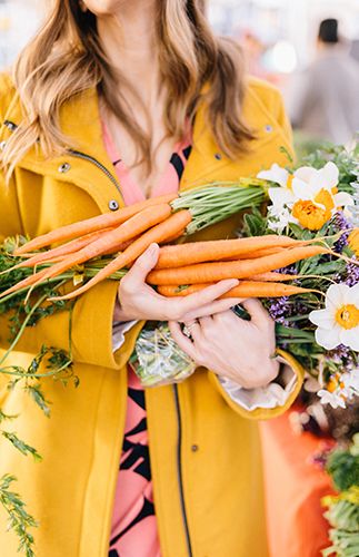 Farmers Market Picture Ideas, Farmers Market Photography, Farmers Market Photos, Farmers Market Fashion Editorial, Farmers Market Pictures, Farmers Market Photoshoot, Nutrition Photoshoot, Farmer’s Market Photoshoot, Farmers Market Fashion