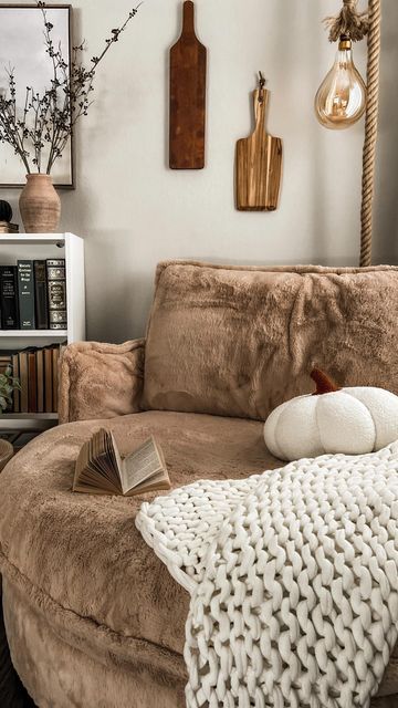 Sixpenny Neva, Nook Makeover, Round Daybed, Cozy Reading Corners, Cozy Room Decor, Vintage Room, Cozy Reading Nook, Decoration Inspiration, Cozy Reading