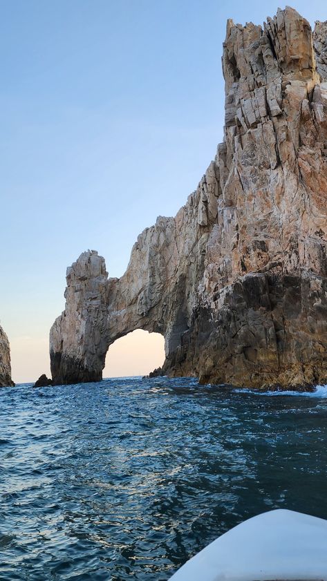 Foto tomada al atardecer en el arco de Cabos San Lucas Cabo San Lucas, Cabos San Lucas, Los Cabos San Lucas, San Lucas, Top Of The World, Dream Destinations, Beach Sunset, Beach Trip, Billie Eilish