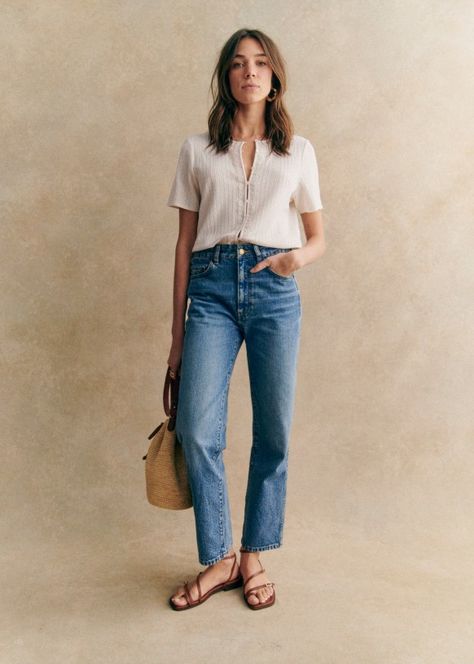 Laura T-Shirt - Cream - Organic cotton - organic textile - Sézane Sezane Spring 2024, Spring Capsule Outfits, Sezane Styling, Sezane Summer Outfit, Sezane Outfit Ideas, Casual French Outfits, Soft Romantic Outfits, Sezane Style, Sezane Summer