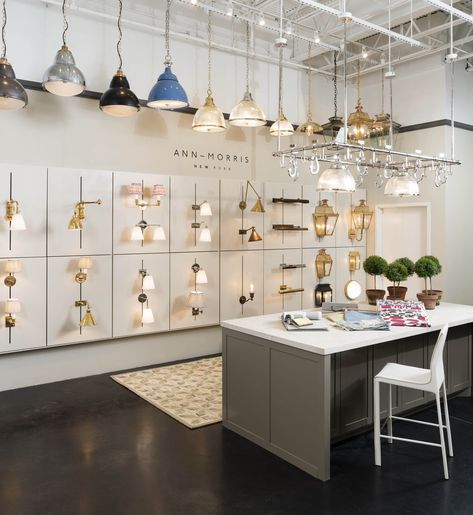 Lighting Showroom Design Retail Stores, Lighting Display Showroom, Lamp Display Ideas, Electrical Showroom Interior Design, Lighting Showroom Display Ideas, Light Display Showroom, Electrical Shop Display, Showroom Lighting Ideas, Light Showroom Design Display