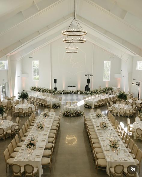 Venue Seating Layout, White Drapes Wedding Reception Ideas, Wedding Table Setup Layout, Wedding Venue Table Layout, White Table Clothes Wedding, Wedding Restaurant Reception, Venue Set Up, 300 Guest Wedding Seating, Wedding Reception Furniture