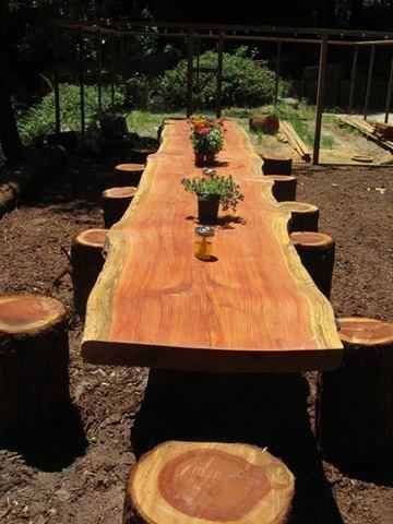 LOVE this! Meja Outdoor, Tree Logs, Diy Tree, Log Furniture, Wood Logs, Into The Woods, Garden Cottage, Wooden Table, Rustic Furniture