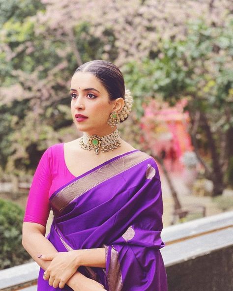 Satin Saree Blouse Designs Latest, Rani Pink Saree Contrast Blouse, Blue And Red Saree, Pattu Sarees Wedding, Guest Ideas, Simple Saree Designs, Sanya Malhotra, Bridesmaid Saree, New Saree Blouse Designs