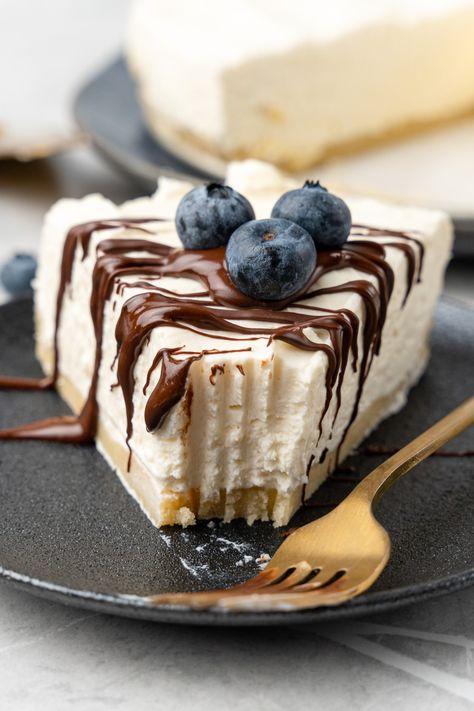 Give this no bake keto cheesecake recipe a try for your next sweet tooth craving. A popular dessert among people who follow a low-carb or gluten-free diet, or those who want to avoid refined sugars. No Carb Cheesecake, No Bake Keto Cheesecake, Chocolate Strawberry Desserts, Sweet Tooth Craving, Keto No Bake Cheesecake, Popular Dessert, Sugar Free Jam, Sugar Free Cheesecake, Gluten Free Cheesecake