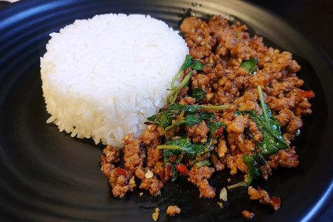 Thai Ground Beef, Thai Dinner Recipes, Thai Dinner, Mexican Casserole Recipe, Ground Beef Recipe, Thai Beef, Tasty Thai, Beef Ground, Basil Recipes