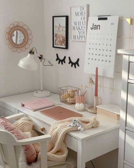 Feminine Home Offices, Study Desk Decor, Office Room Decor, Preppy Room Decor, Study Room Decor, Room Makeover Bedroom, Dream Room Inspiration, Room Decor Ideas, Room Makeover Inspiration