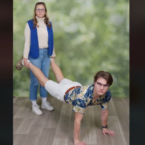 Funny Sibling Pictures, Jcpenny Photos, Awkward Family Photos Christmas, Awkward Family Pictures, Awkward Family Christmas, Funny Photoshoot Ideas, Funny Couple Poses, Jcpenney Portraits, Sibling Photo Shoots