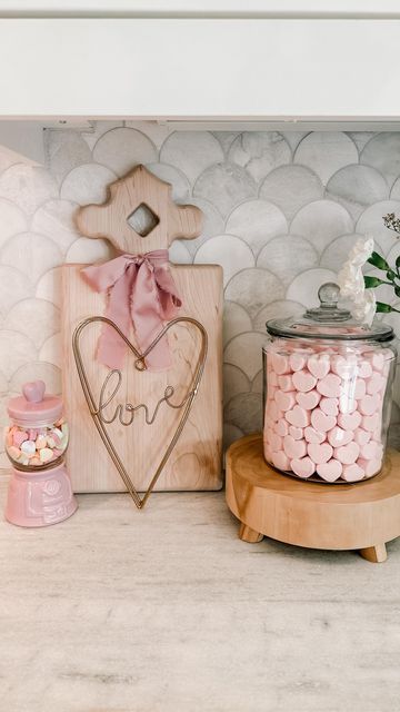 Mid Century Modern Valentines Decor, Valentine’s Day Dough Bowl Ideas, Minimal Valentines Decor, Valentine Day Home Decor Ideas, Valentine House Decor, Pastel Valentines Day Decor, Modern Valentines Day Decor, Valentine Shelf Decor, Kitchen Valentines Day Decor