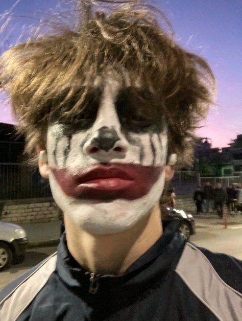 Guys Halloween Makeup, Boy Halloween Makeup, Joker Face Paint, Mens Halloween Makeup, Creepy Clown Makeup, Clown Face Paint, Joker Halloween Costume, Scary Clown Makeup, Creepy Makeup