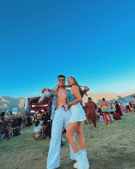 Rave Couples Outfit, Couples Music Festival Outfits, Matching Music Festival Outfits Couples, Couple Poses Festival, Couple Coachella Outfits, Dwp Outfit, Edc Couple Outfits, Matching Festival Outfits Couples, Matching Rave Outfits Couple