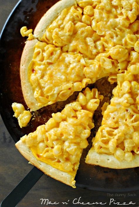 Macaroni And Cheese Pizza, Mac And Cheese Pizza, Cheese Pizza Recipe, Macaroni Cheese Recipes, Pizza Fatta In Casa, Macaroni Recipes, Pizza Flavors, Läcker Mat, Good Eat