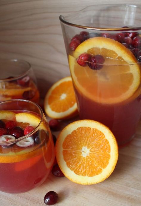 Crab Merry Orange Lemonade Starbucks, Cranberry Orange Lemonade Refresher Starbucks, Cranberry Orange Lemonade Refresher, Crab Merry Orange Lemonade Refresher, Cranberry Orange Lemonade, Cranberry Lemonade Punch, Starbucks Cranberry Orange Refresher, Fall Lemonade Recipe, Holiday Lemonade