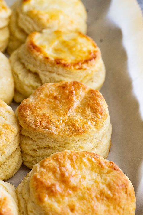 Buttermilk Biscuits With Egg, Buttery Flaky Biscuits, Layered Biscuit Recipe, Buttery Buttermilk Biscuits, Fluffy Southern Buttermilk Biscuits, Soft Biscuits Recipe, Homemade Flaky Biscuits, Buiscits Recipes, Layered Biscuits