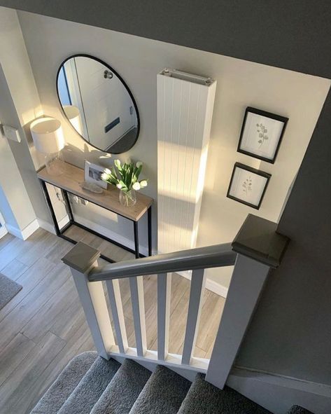 House Renovation Design, Entrance Hall Decor, Narrow Hallway Decorating, Home Hall Design, Hallway Designs, Hallway Design, Future Apartment Decor, Home Stairs Design, Hall Decor