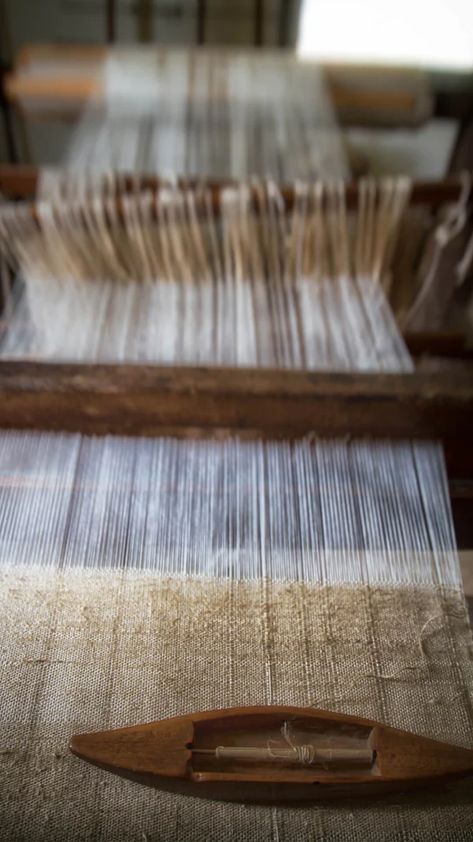 The Ultimate Guide to The History of Weaving on Looms - Thula Tula Cotton Pictures, Bayeux Tapestry, Sewing Machine Feet, Weaving Yarn, Fabric Pictures, Black Vase, Free For Commercial Use, Traditional Weaving, Crafts With Pictures