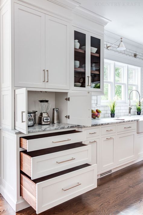 White Transitional Kitchen, Main Kitchen, Model Dapur, Desain Pantry, Cabinet Designs, Kabinet Dapur, White Kitchen Design, Island Kitchen, Transitional Kitchen