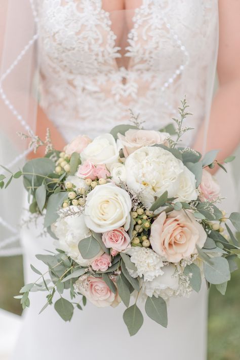 Flowers With Greenery, Blush Bouquet Wedding, Simple Wedding Bouquets, Spring Wedding Bouquets, Blush Wedding Flowers, Wedding Bouquets Bride, Bridal Bouquet Flowers, Sage Wedding, Peony Wedding