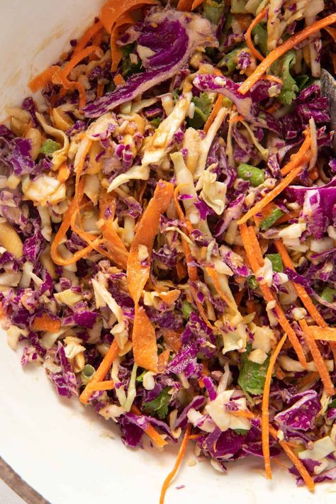 Looking for some delicious Fourth of July BBQ sides? This homemade Asian summer slaw is not your classic coleslaw - no mayo, and instead uses a fresh peanut dressing. It's easy, healthy, and perfect for a crowd. Plus, it's a great way to sneak veggies in for your kids. Pin now to try later! Mexican Slaw, Cilantro Lime Chicken Tacos, Cabbage Salad Recipe, Summer Slaw, Cabbage Side Dish, Healthy Coleslaw, Lime Chicken Tacos, Cabbage Salad Recipes, The Best Burger