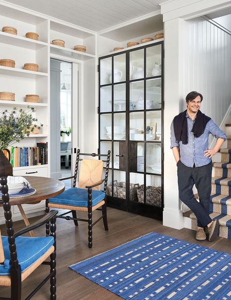 BREAKFAST ROOMThis sweet breakfast room is definitely something for designer Mark D. Sikes to smile about. Chairs are by Aesthetic. Vintage rug from Hollywood at Home. Mark Sikes, Heart Pine Flooring, Mark D Sikes, Outdoor Dining Room, Modern Ranch, California Dreaming, California Homes, Interior Projects, Breakfast Room