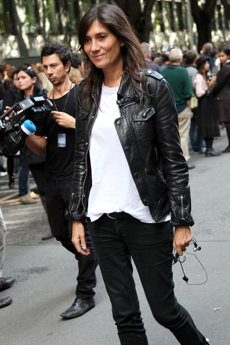 Thestreetfashion5xpro: In the Street...Emmanuelle Alt, Milan Minimalist Fashion Women Chic, Emanuel Alt, Minimalist Fashion Women Outfits, Emmanuelle Alt Style, Minimalist Fashion Winter, Minimalist Fashion Summer, Chic Clothing Style, Emmanuelle Alt, Minimalist Fashion Women