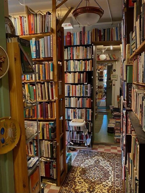 Bookshop Ideas, Cozy Bookstore, Bookshop Café, Library Cafe, Bookstore Cafe, Library Aesthetic, Dream Library, Book Cafe, Book Shop