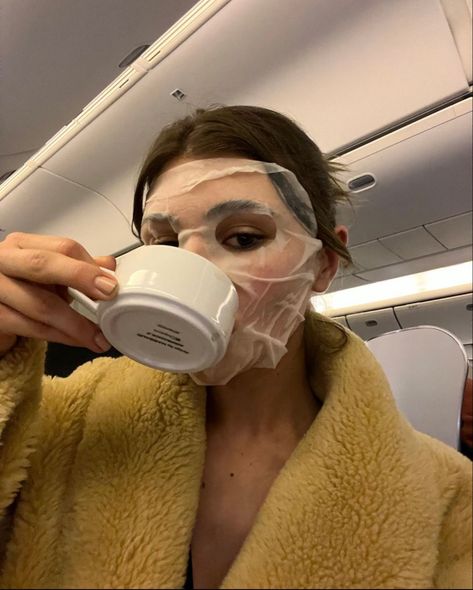 Airplane Self Care, Olivia Jade Aesthetic, Olivia Jade Outfits, Airplane Skincare, Airplane Makeup, Olivia Jade, Sunday Feels, Airport Pictures, Vogue Beauty