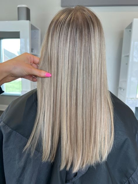 Fine hair highlights, bright blonde, natural lift Fine Hair Highlights, Bright Blonde Highlights, Blonde Natural, Hair Things, Bright Blonde, Blonde Highlights, Hair Highlights, Fine Hair, Hair Ideas