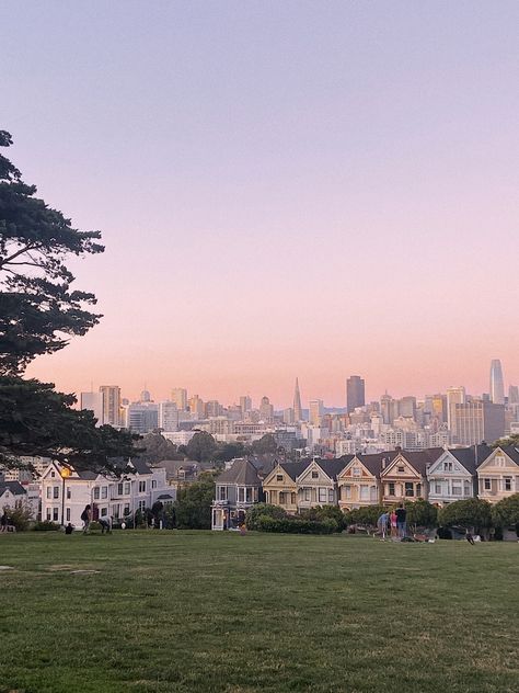 #sanfrancisco #sanfranciscotravel Lauren Blakely, Alamo Square, Go Usa, San Francisco Travel, Dolores Park, San Francisco, Square, Travel, Quick Saves