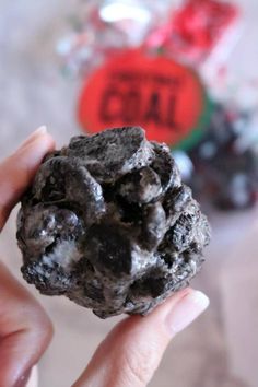 Coal Recipe, Oreo Christmas, Christmas Desserts Party, Fun Holiday Treats, Christmas Coal, Edible Christmas Gifts, Xmas Food, Edible Gifts, Holiday Cooking