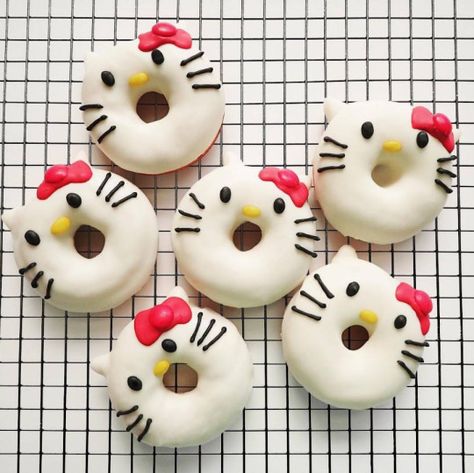 Tmaiya Donuts Ideas, Donut Decorating Ideas, Fancy Donuts, Bento Box Lunch For Kids, Rainbow Donut, Colorful Donuts, Donut Box, Donut Decorations, Hello Kitty Birthday Party