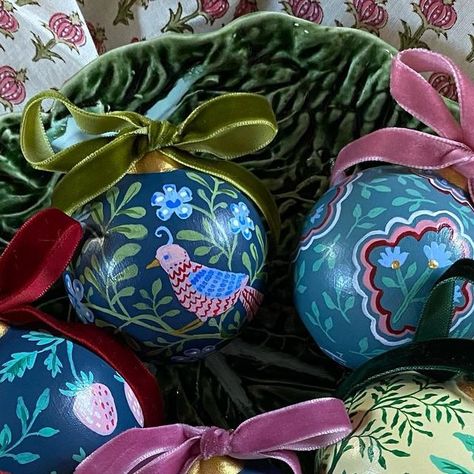 Felicity Buchanan Designs on Instagram: "It’s that time of year! 🎄 I have 12 hand-painted ceramic christmas baubles that will be available on my website. Each one comes with a velvet ribbon and is signed at the bottom. Here is a little sneak peak 😊 #felicitybuchanandesigns #handpaintedbaubles #handpaintedchristmasornaments #christmasdecor #christmas2022 #christmasiscoming #christmasbaubles #christmastreedecorating #christmasornaments" Christmas Bauble Painting Ideas, Painted Christmas Baubles, Hand Painted Baubles, Painted Baubles, Christmas Bauble, Christmas Baubles Diy, Ceramic Baubles, Decoupage Baubles, Christmas Stall Ideas