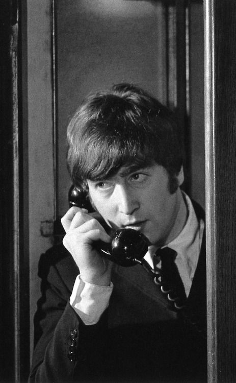 Beatles Baby, John Lemon, John Lennon Paul Mccartney, John Lennon Beatles, Vintage Pics, Beatles John, Beatles Fans, On The Phone, The Fab Four