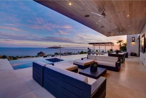 Malibu, California House Design Coastal, Surfrider Malibu, Malibu Mansion, Beach Mansion, Malibu Beach House, Luxury Beach House, Dream Beach Houses, Modern Beach House, Modern Mansion