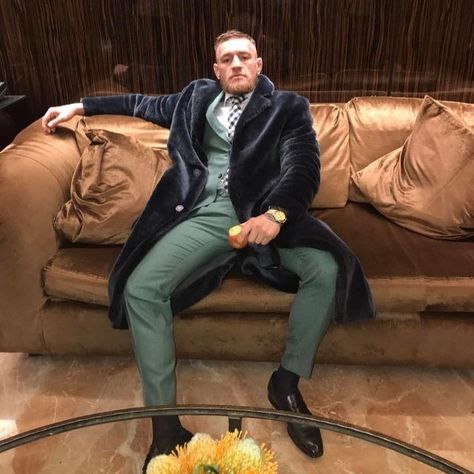 The Stylish Boys on Instagram: “@thenotoriousmma #McGregorstyle #furcoatformen #luxuryfurformen #meningur #shearlingcoatformen  #mensfurcoat #coolfur #alphamale #luxuryfur…” Mc Gregor Fashion, Suit And Overcoat, Conor Mcgregor Suit, Mcgregor Suits, Conner Mcgregor, Conor Mcgregor Style, Notorious Mcgregor, Connor Mcgregor, Mens Fur Coat