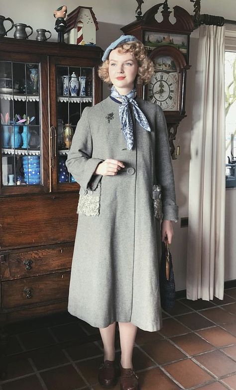 Vintage German Outfit, Orient Express Costumes, 1920 Winter Fashion, 1910 Winter Fashion, Vintage Everyday Outfits, 1920s Fashion Winter, 1940s Russian Fashion, 40s Winter Fashion, Elegant Grandma Outfit