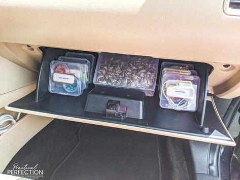 Car Organization Ideas, Car Organization Hacks, Van Organization, Car Organization Diy, Car Breaks, Car Organization, Small Glass Bottles, Car Essentials, Car Hacks