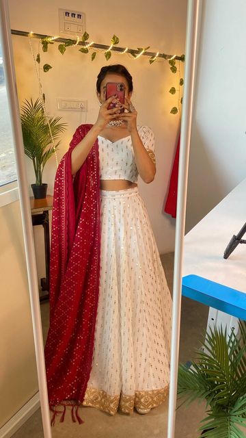 Wedding Skirt And Blouse, Latest Sarees For Wedding Function, Skirt Blouse Designs Indian, Off White Lehenga Combination, Trendy Traditional Outfits, Lehanga Designs Latest For Women, Latest Skirt And Blouse, Casual Lehenga, Shaadi Lehenga