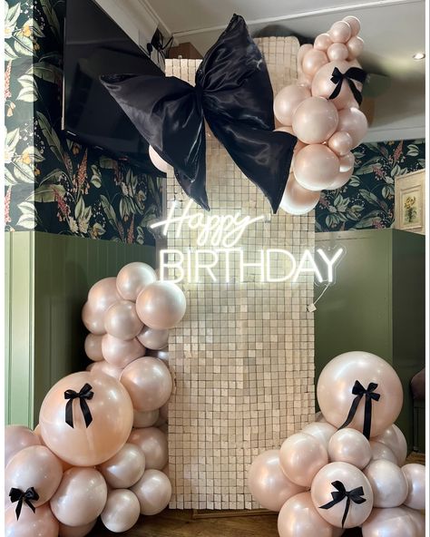 ✨Making a birthday celebration that little bit more special ✨ ( Birthday balloons. Big bow trends. Nude sequin wall. Monochrome balloon garlands ) #liverpoolballooncompany #cheshireballoons #sequinwall #balloongarlandbackdrop #luxuryballoons Neutral Balloon Decor, Wall Balloon Decorations, White Balloons Party, Ballon Business, Balloon Bow, Baloon Garland, Luxury Event Decor, 21 Balloons, Lila Party