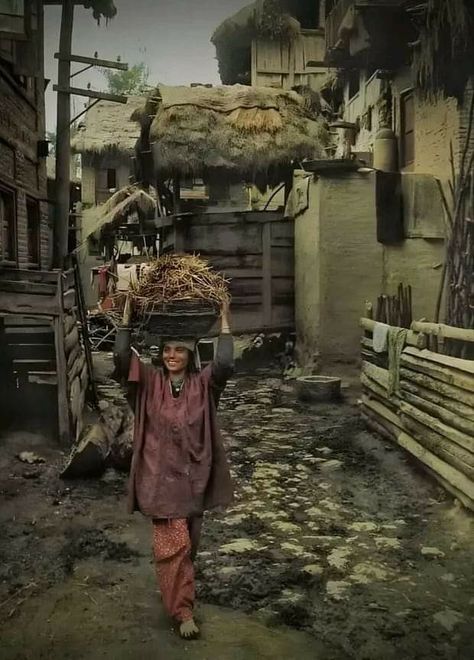 Old Kashmiri House, Kashmir Culture, Kashmir Tourism, Muslim Memes, Visual Narrative, Srinagar, Jammu And Kashmir, Poor People, Beautiful Photos Of Nature