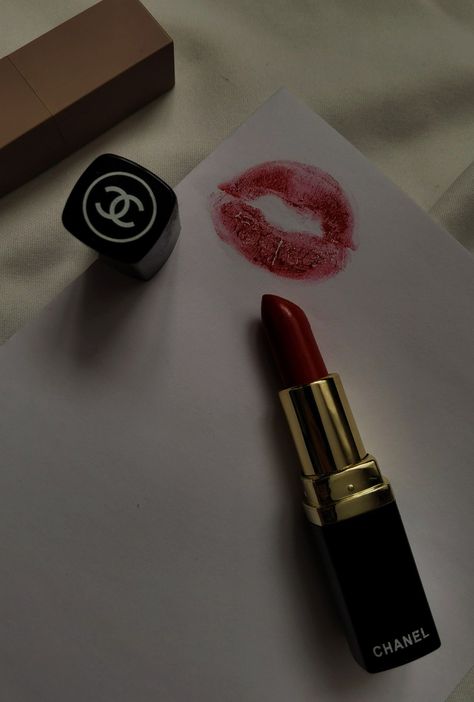 Aesthetics Lipstick Lipstick Mark Aesthetic, Hot Red Aesthetic, Aesthetic Lipstick, Lipstick Aesthetic, Lipstick Pictures, Lipstick Mark, Chanel Aesthetic, Hot Lipstick, Chanel Lipstick