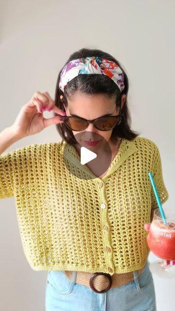 Tienda de hilados, accesorios y tutoriales para tejer on Instagram: "Comenta CAMISA👇 Y recibirás toda la info para tejer juntas en crochet mi nuevo diseño Sunset ¿Viste lo que es esta prenda ? Divina,fácil de hacer y con ese toque vintage que nos encanta! En mi Tutorial paso a paso te enseño a tejerla en todos los tamaños y talles 🌅🍹🧶✊ #tutorialcrochetero #crochettutorial #crochettrendy #patrondecrochet #crochetgirl" Crochet Crop Top Tutorial Youtube, Amigurumi Doll, Amigurumi, Dolls, Crochet