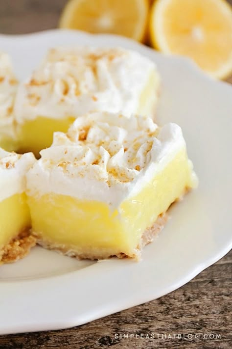 Lemon Pie Squares Lemon Pie Filling Cake, Pie Filling Cake, Lemon Pie Bars, Easy Lemon Pie, Pie Squares, Filling Cake, Lemon Treats, Lemon Pie Filling, Lemon Cakes