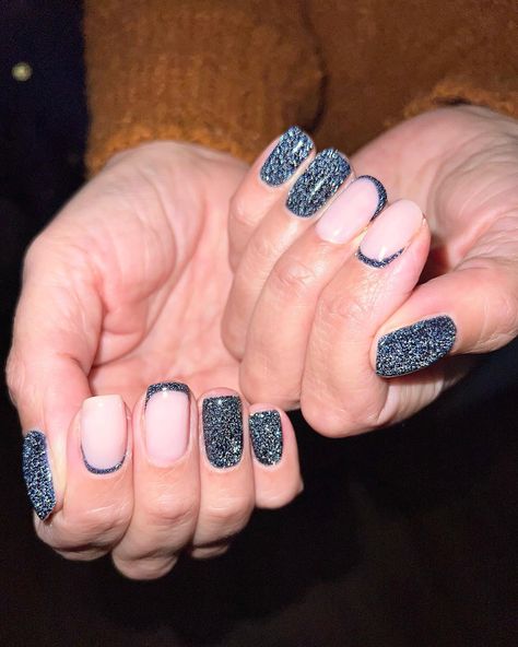 𝐅𝐋𝐀𝐒𝐇 | ✨📸✨ • • Sorry… what?! Have you seen anything more mesmerizing 🤤 Obsessed with this new glitter trend!! Product: Midnight SENS flash gel Created by #📷 @nolas.nails Follow @crystalnails4u #glitternails #christmas #partynails Outfit Ideas November, Shein Finds, Shein Clothing Outfit, Shein Clothing, Glitter Manicure, Acrylic Toes, Cheetah Nails, Finger Nail Art, Clothing Outfit Ideas