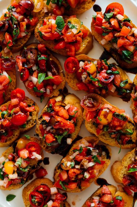 This classic bruschetta recipe is the BEST! Learn how to make tomato-basil bruschetta at home with simple, fresh ingredients. It'll be a big hit at your summer parties! #bruschetta #tomatobasil #summerappetizer #appetizer #cookieandkate Tomato Basil Bruschetta, Summer Party Appetizers, Classic Bruschetta, Italian Bruschetta, Bruschetta Toppings, Fresh Tomato Recipes, Tomato Bruschetta, Tomato Season, Bruschetta Recipe