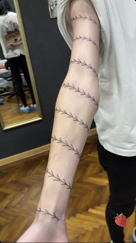 Tokyo Ghoul Juuzou Tattoo, Juuzou Tattoo, Tattoo Stitches, Worm Tattoo, Tokyo Ghoul Juuzou, Tokyo Ghoul Tattoo, Ghoul Tattoo, Thigh Band Tattoo, Barbed Wire Tattoos