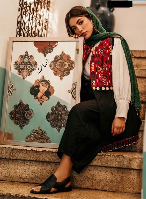 Iranian Clothes, Stylish Outfits Casual, Afghani Clothes, Iranian Fashion, Artsy Photography, Persian Fashion, Afghan Fashion, Iranian Women Fashion, Stylish Fall Outfits