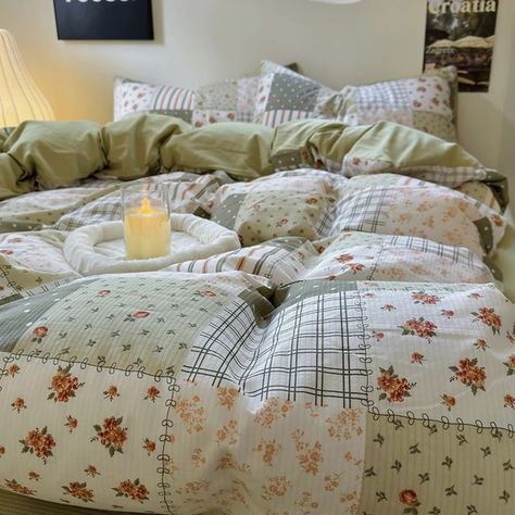 Charming vintage patchwork pattern print bedding duvet cover set. Featuring a blend of floral patterns, polka dots, and plaid in soothing green and beige tones, this bedding adds a cozy cottagecore aesthetic touch to any room. Material: 100% Polyester Inner/Comforter/Pillows not included. See package configuration and sizes below: Single: 1x Duvet Cover: 59x79in (150x200cm)1x Flat Sheet: 71x90in (180x230cm) 1x Pillow Case: 19x29in (48x74cm) Twin : 1x Duvet Cover: 59x79in (150x200cm)1x Flat Sheet Sala Grunge, Cottagecore Bedding, E Girl Room, Pastel Aesthetic Room, Vintage Bedding Set, Cozy Cottagecore, Yellow Room, Pastel Room, Beige Tones