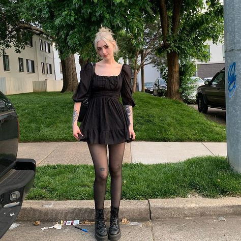 Ash Rose on Instagram: “i beat teen pregnancy! #20 it’s my birthday” Creepy Cute Fashion, Teen Pregnancy, 90s Inspired Outfits, Lit Outfits, Cute Maternity Outfits, Lucy In The Sky, Birthday Girl Outfit, Pregnancy Outfits, Goth Outfits